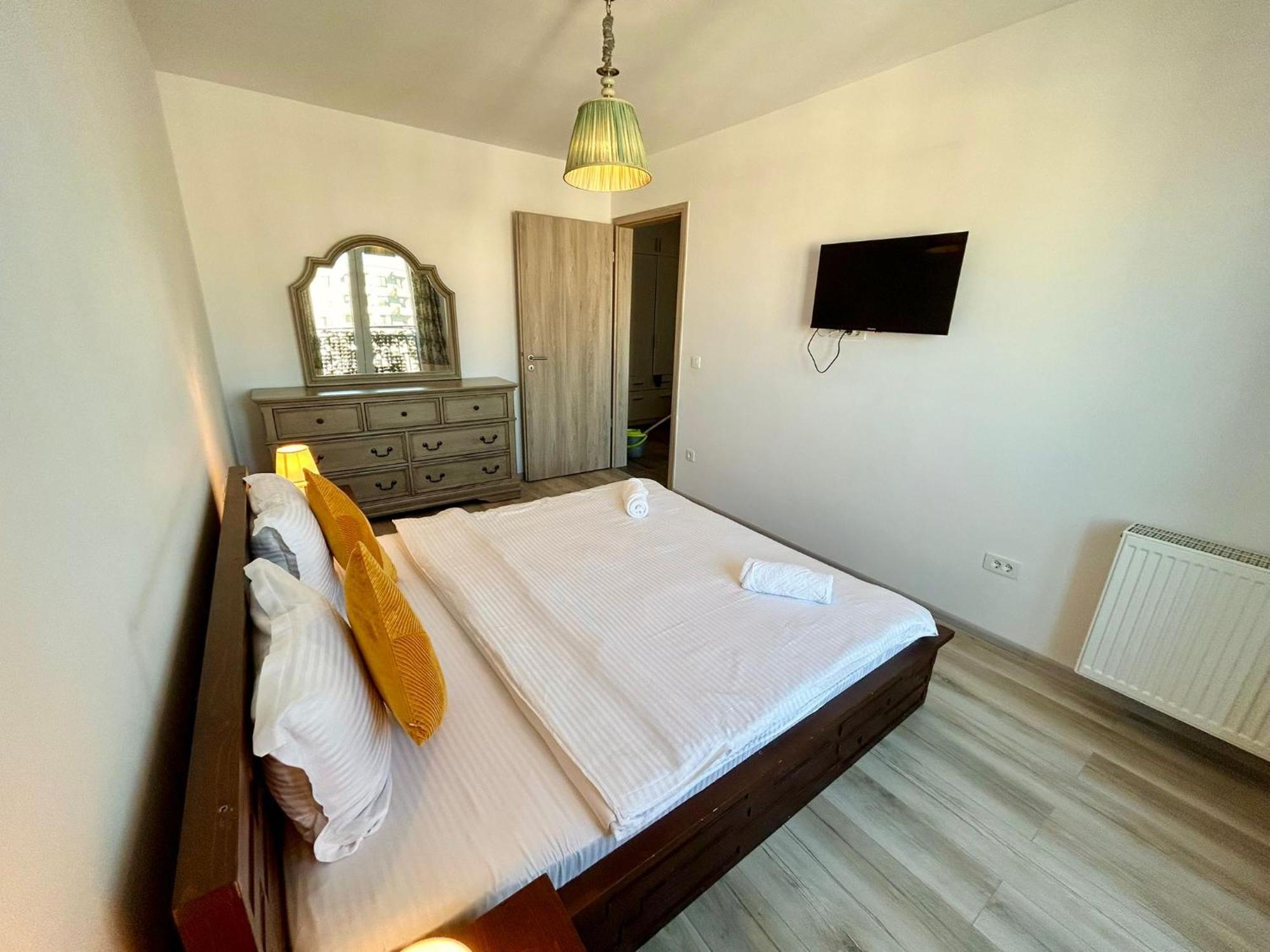 Jad - Luxury 3 Rooms & 2 Rooms Apartments In Kasper, Near Coresi Mall Brasov Ngoại thất bức ảnh