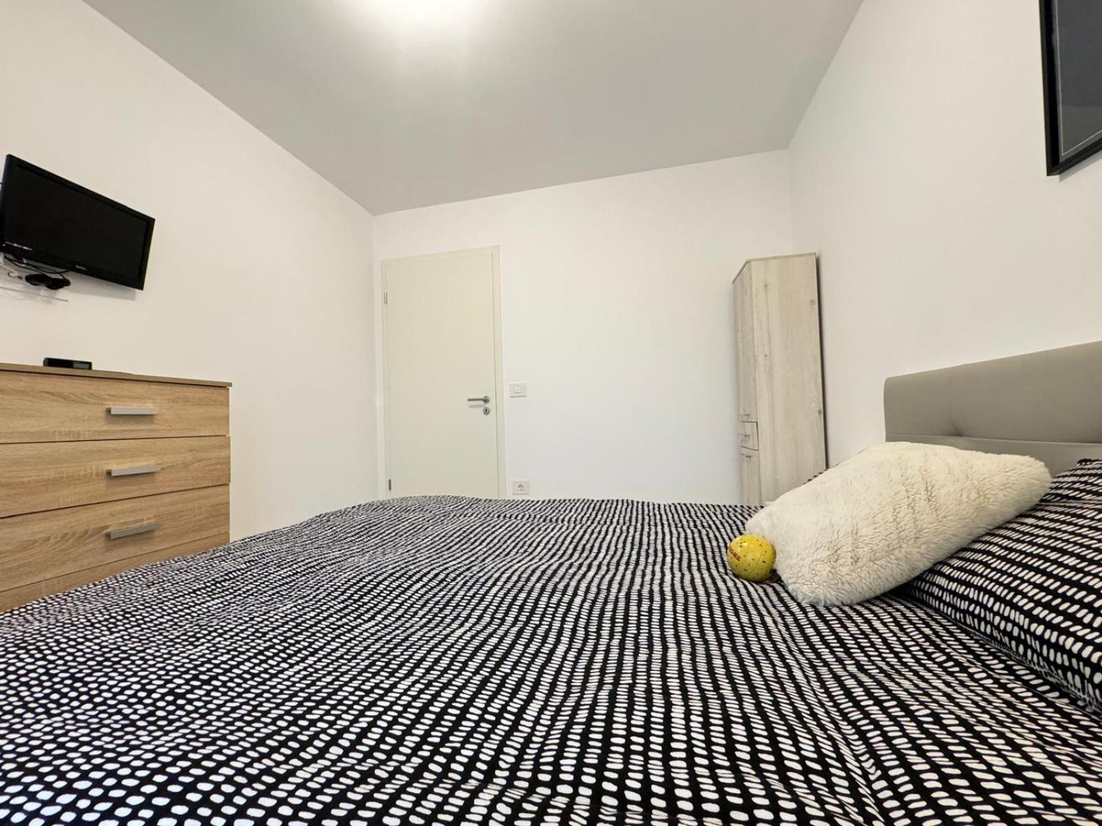 Jad - Luxury 3 Rooms & 2 Rooms Apartments In Kasper, Near Coresi Mall Brasov Ngoại thất bức ảnh